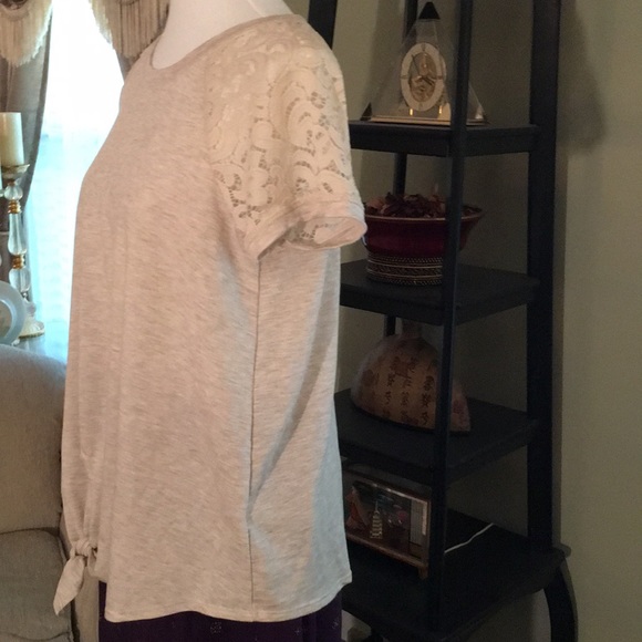 NWT Sweet Bliss Lace Sleeve Top - Picture 4 of 8